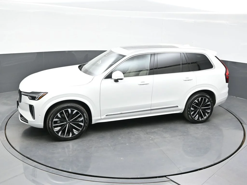 New 2026 Crystal White Volvo Plus image 32