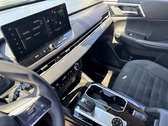 Used 2025  Mitsubishi  image 47