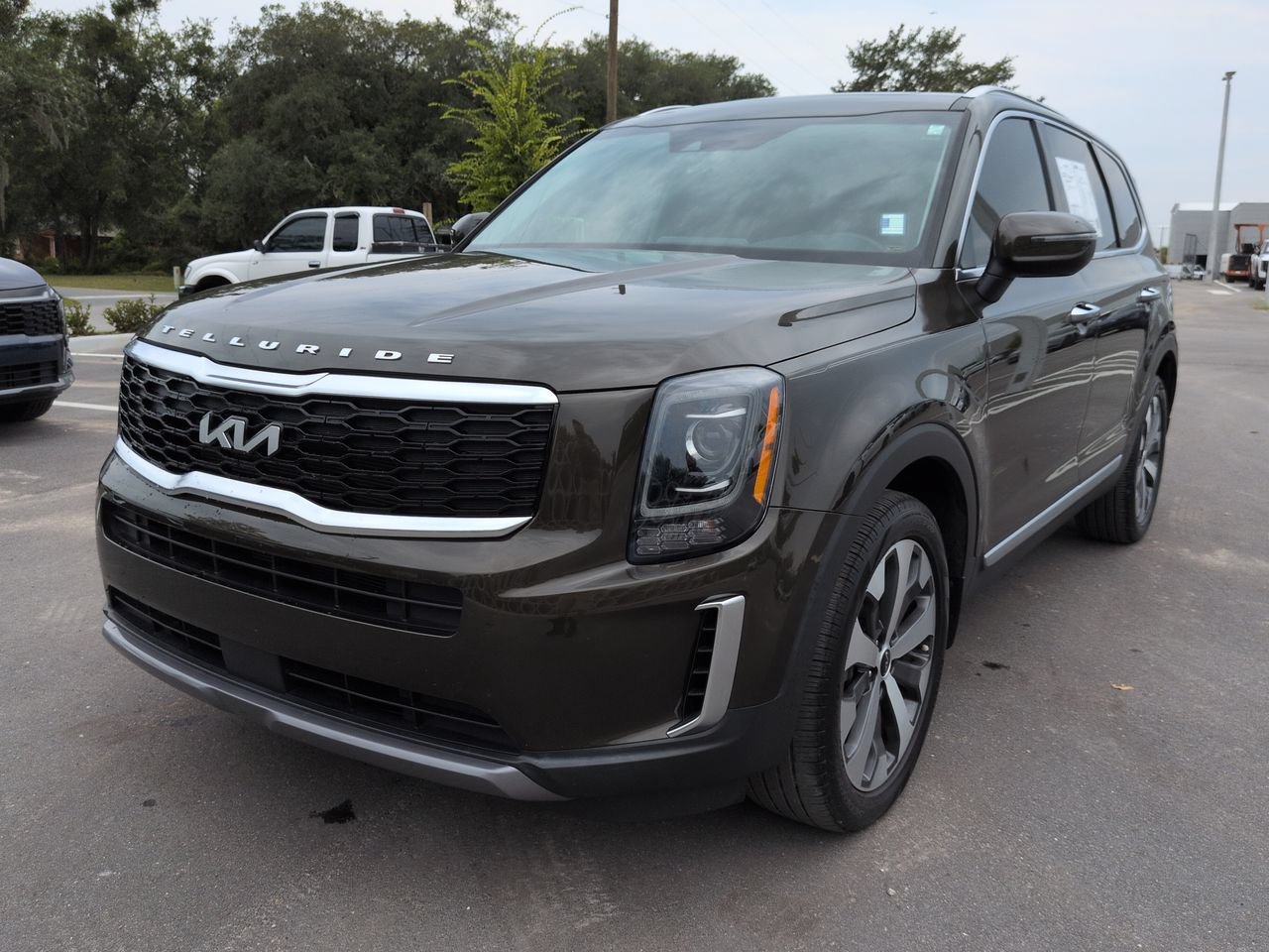 Certified Used 2022 Dark Moss Kia S image 8