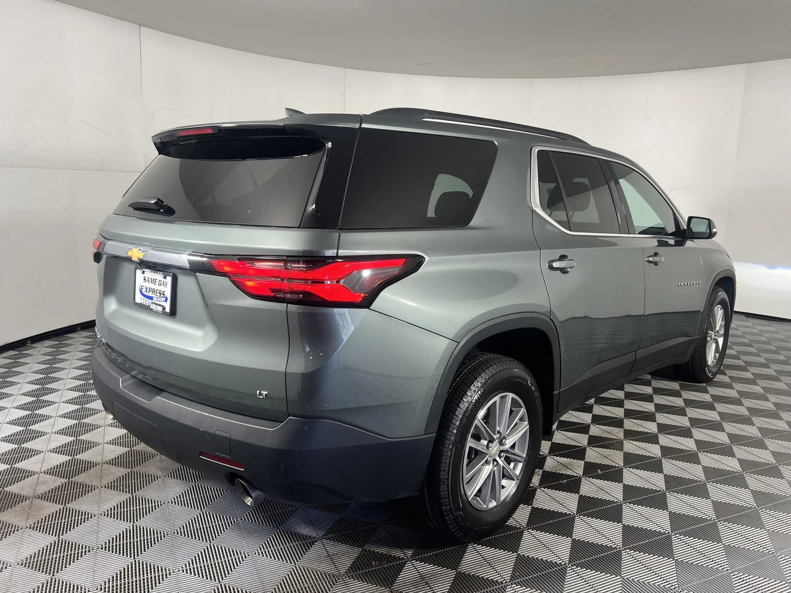 Used 2023 Silver Sage Metallic Chevrolet LT Cloth image 20