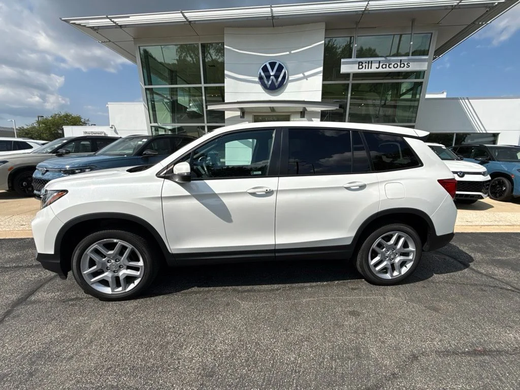 Used 2024 Platinum White Pearl Honda EX-L image 3