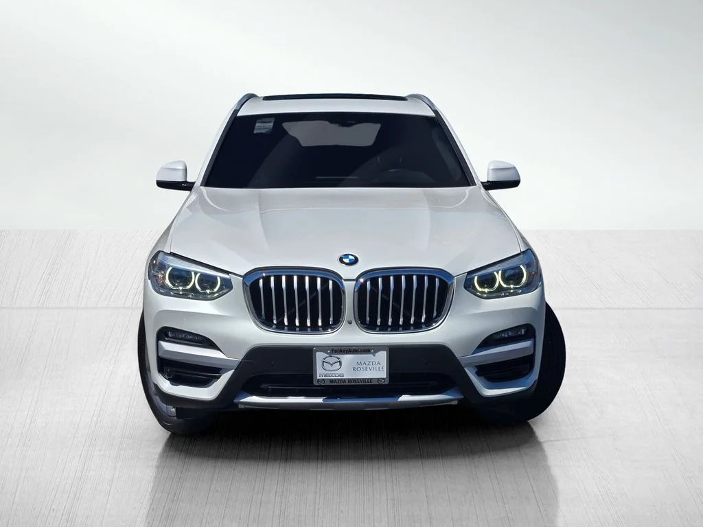 Used 2021 White Metallic BMW sDrive30i image 2