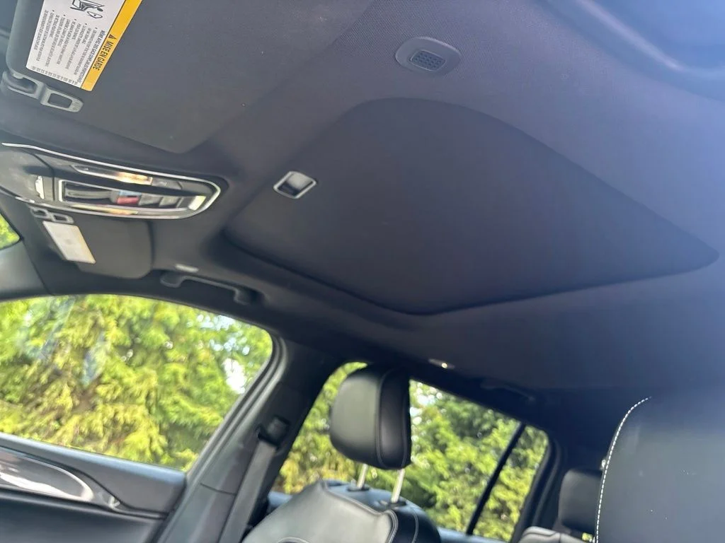 Used 2023 Red Jeep Altitude image 23