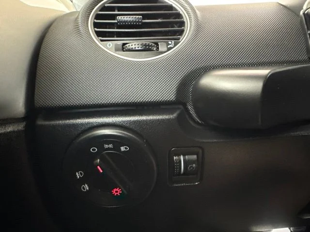 Used 2009 Silver Volkswagen 2.5L image 17