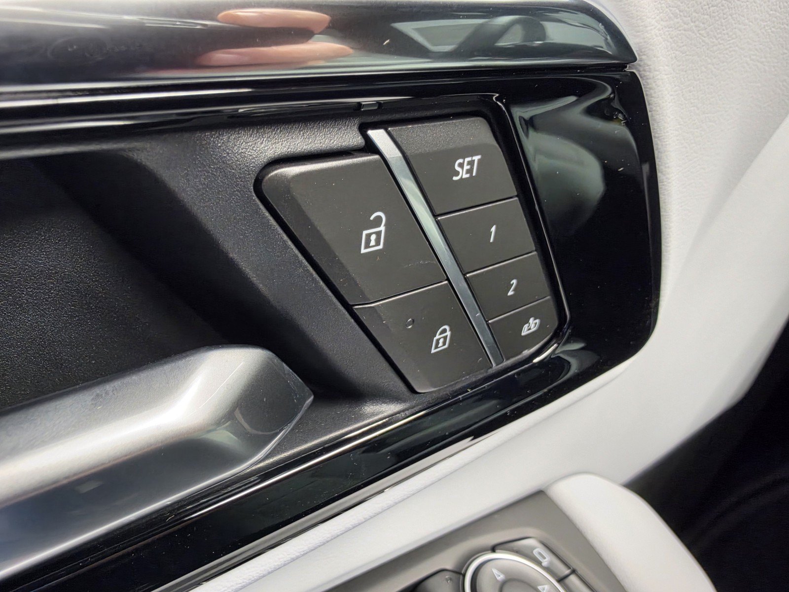 2027 Chevrolet Tahoe Premier - Photo 19