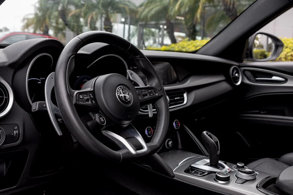 2024 Alfa Romeo Stelvio Veloce - Photo 23