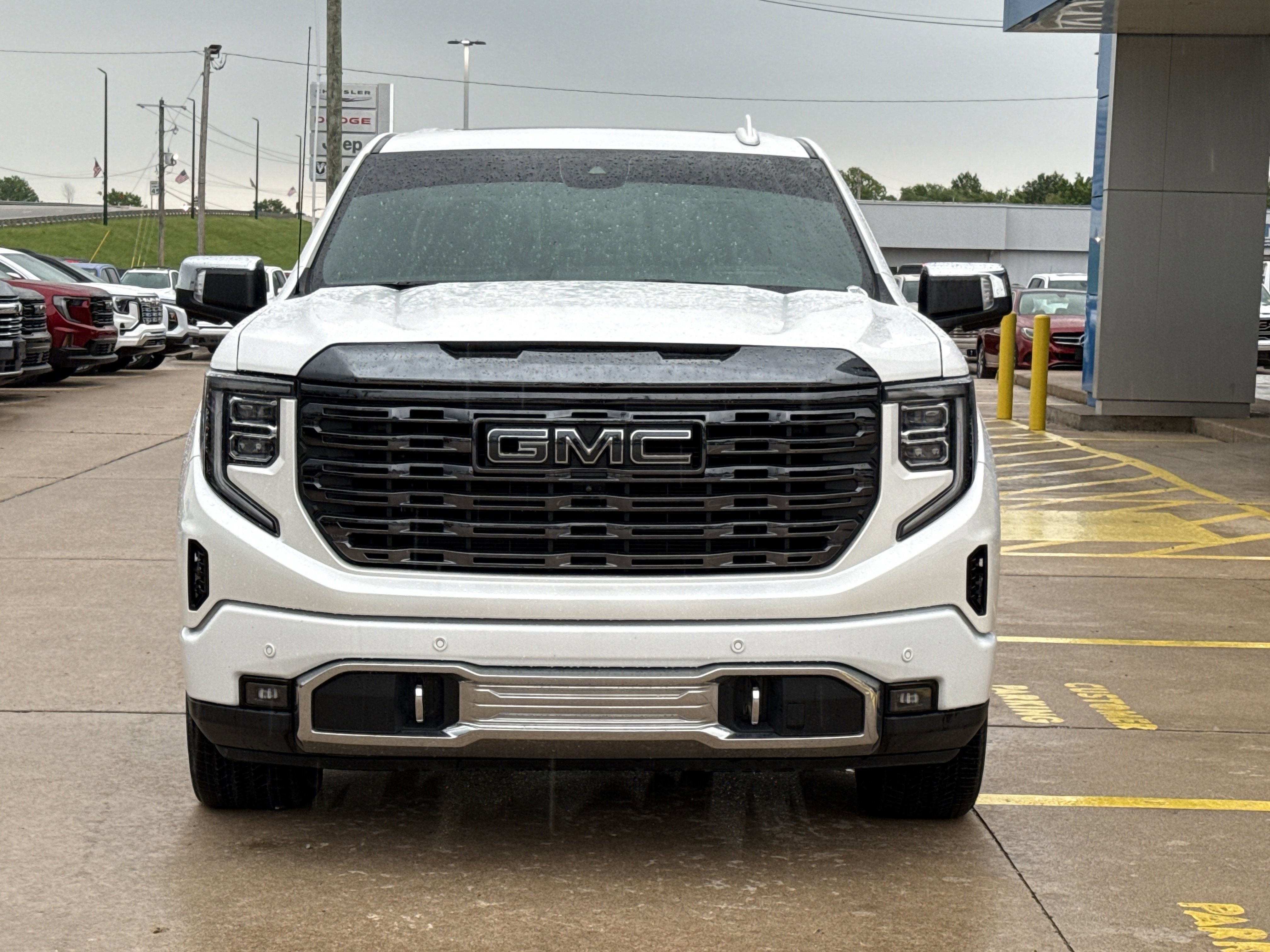 Used 2023 White Frost Tricoat GMC Denali Ultimate image 13