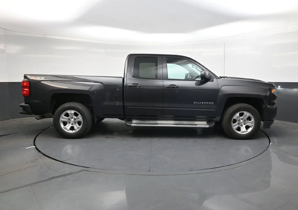 Used 2016 Tungsten Metallic Chevrolet LT image 3