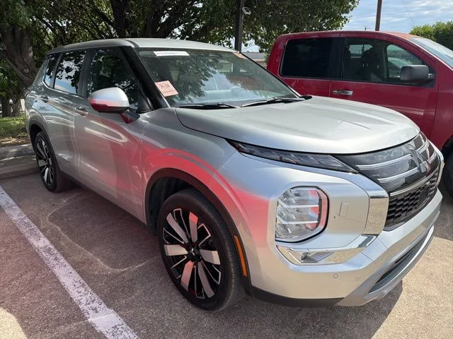 2025 Mitsubishi Outlander SE S-AWC's photo
