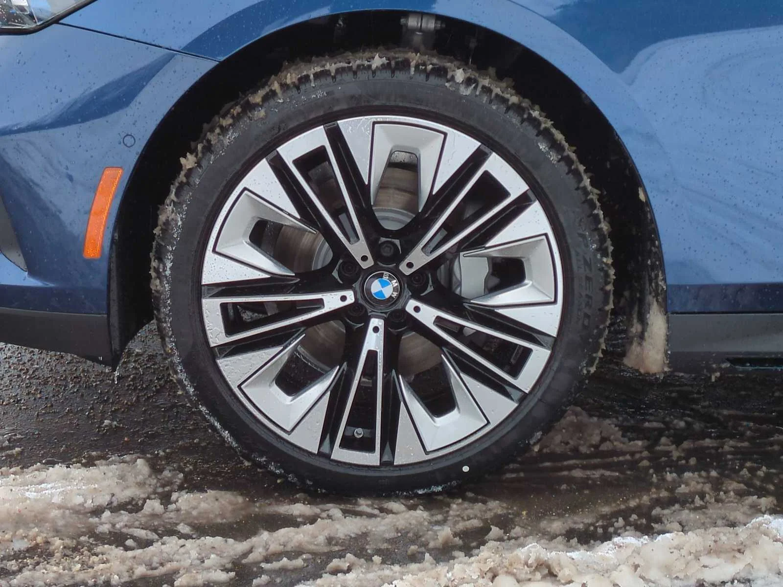 New 2026 Phytonic Blue Metallic BMW 530i xDrive image 13