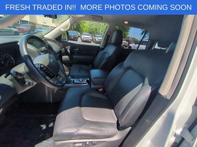 Used 2023 White INFINITI LUXE image 16