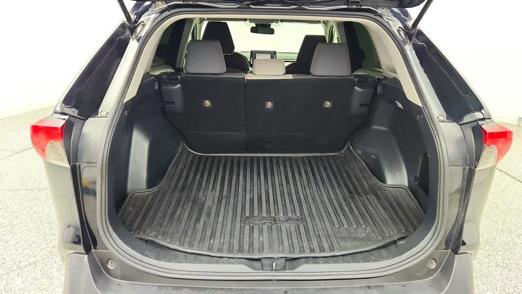 Used 2019 Midnight Black Metallic Toyota XLE AWD image 22