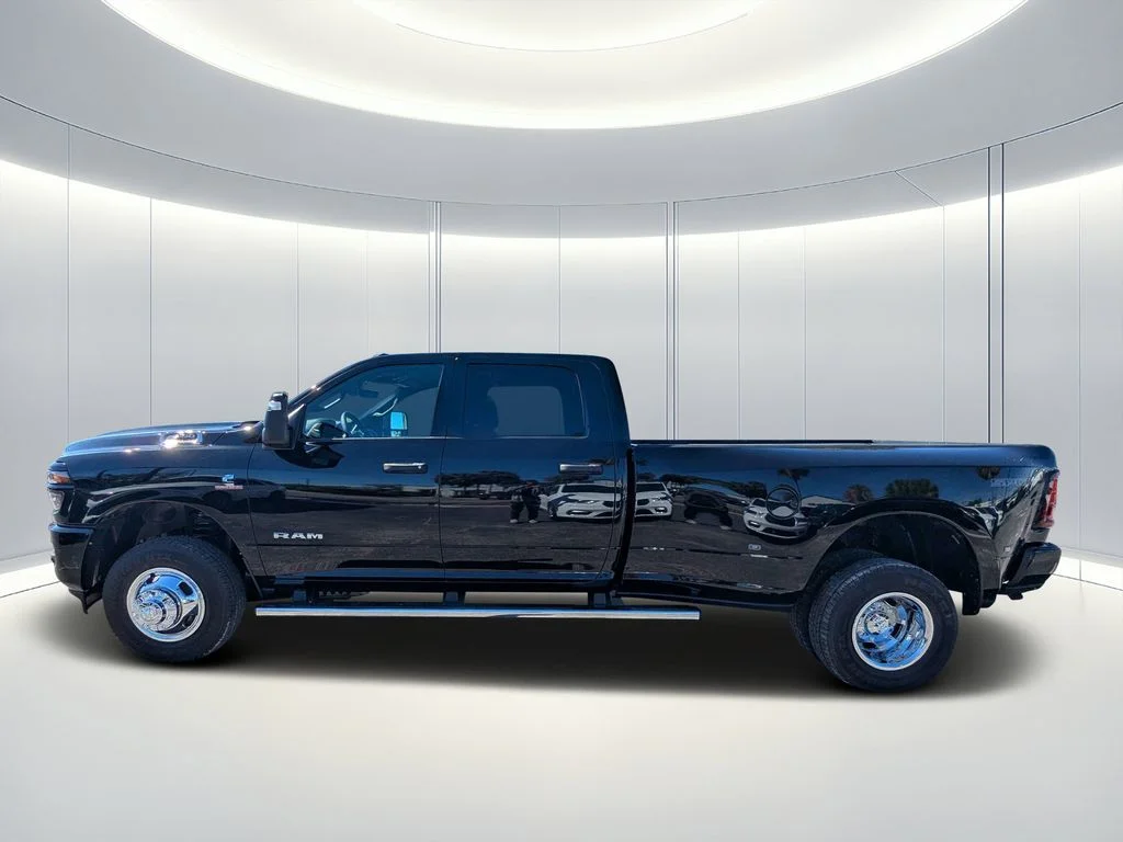New 2026 Diamond Black Crystal Pearl-Coat Exterior Paint RAM Big Horn image 6