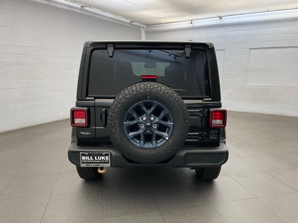 New 2026 Black Clear-Coat Exterior Paint Jeep 85th Anniversary Edition image 4