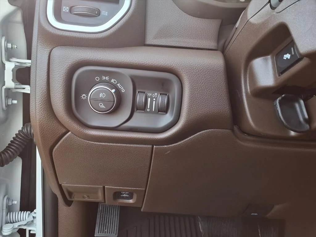 New 2026 Bright White Clear-Coat Exterior Paint RAM Laramie image 21