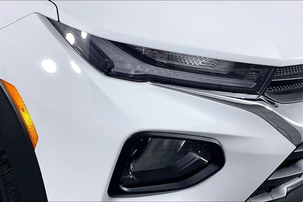 Used 2023 White Chevrolet LT image 27
