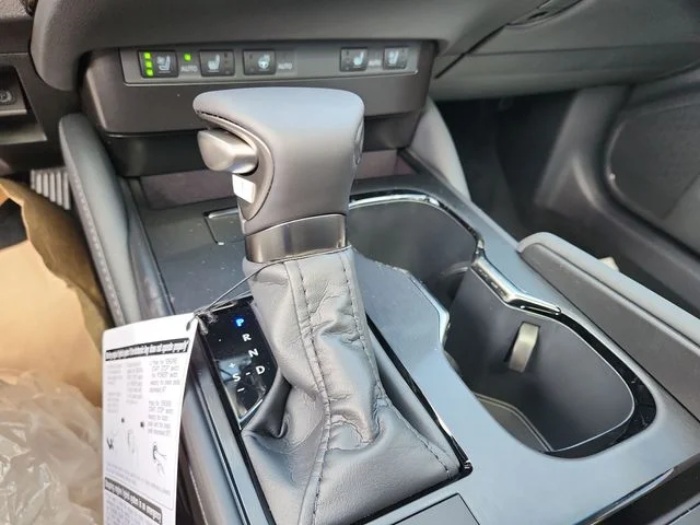 2025 Lexus ES 350 - Photo 20