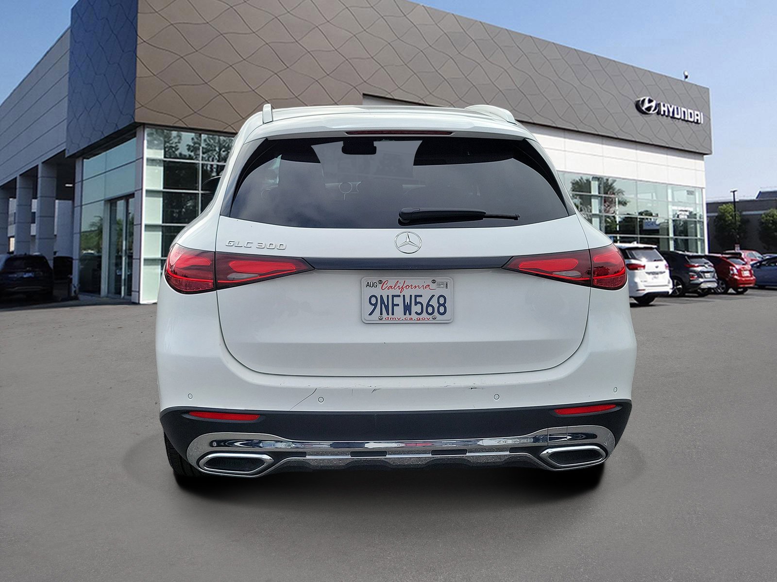 Used 2024 MANUFAKTUR Moonlight White Metallic Mercedes-Benz GLC 300 image 4