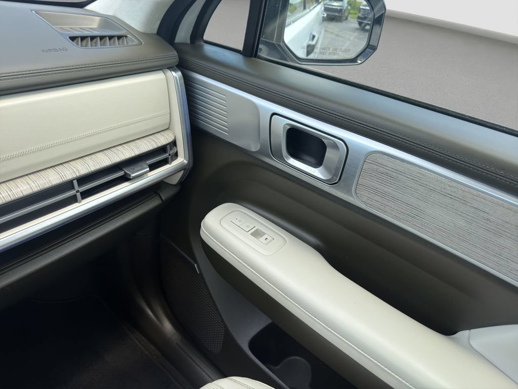 Used 2024 White Hyundai Calligraphy image 17