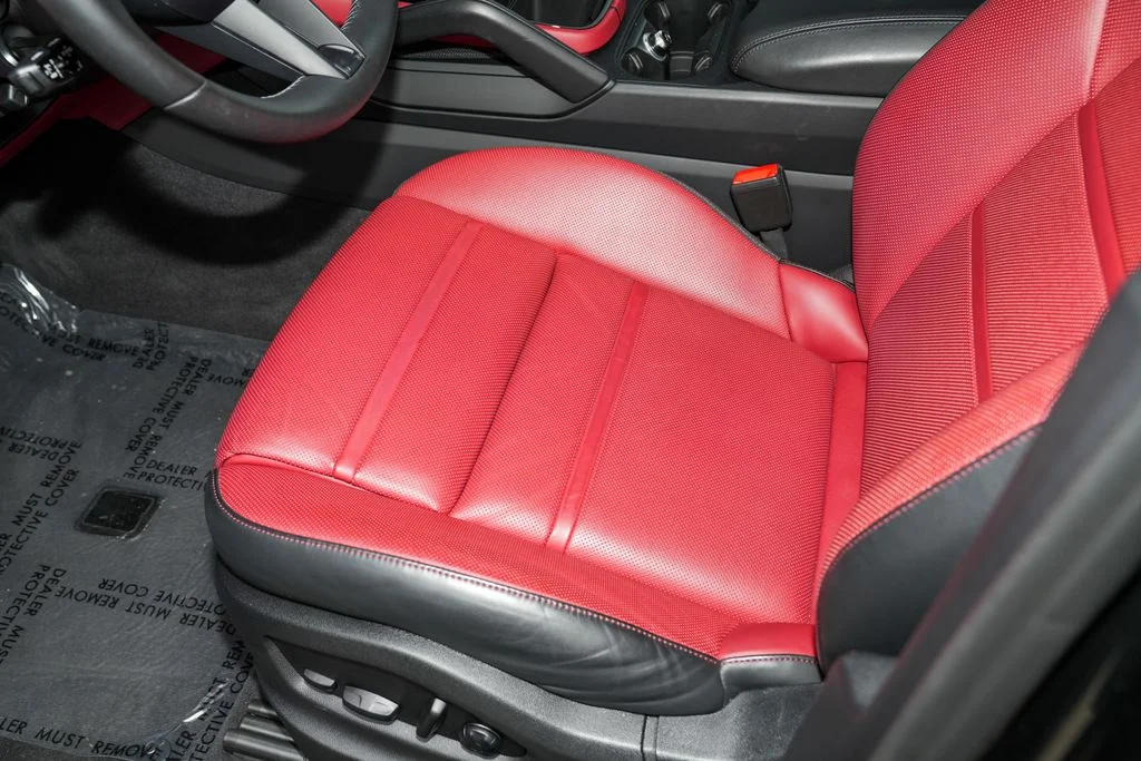 Certified Used 2025  Porsche Base image 22