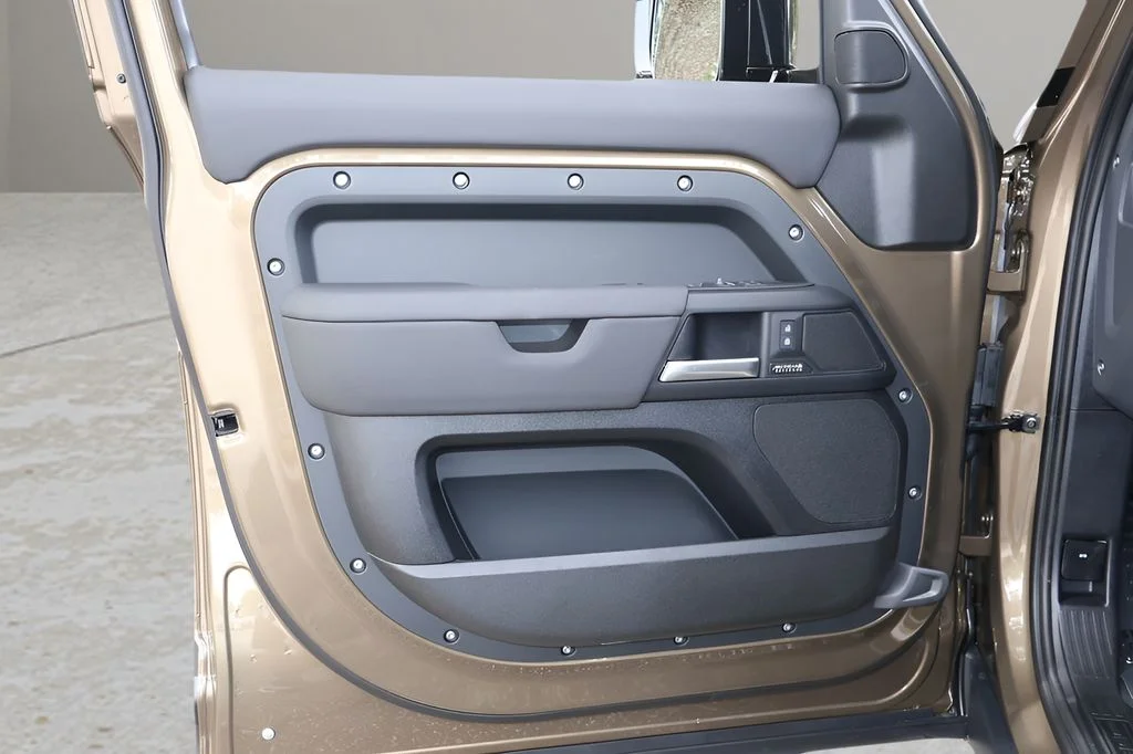 New 2026 Gondwana Stone Land Rover X-Dynamic SE image 9