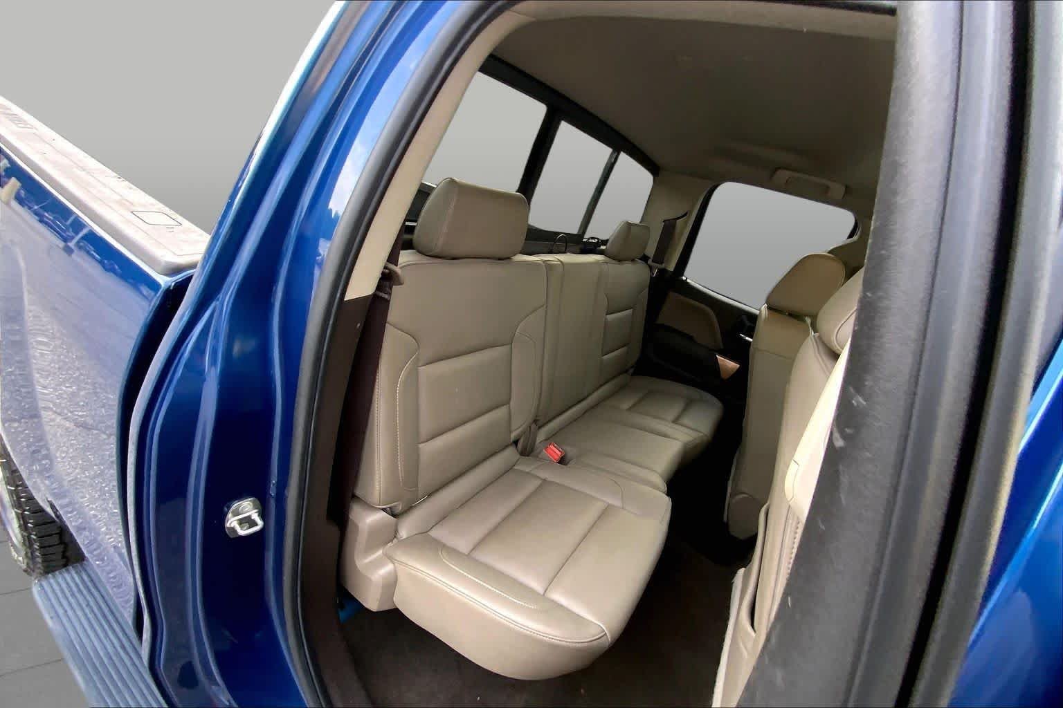 Used 2018 Deep Ocean Blue Metallic Chevrolet LTZ image 17
