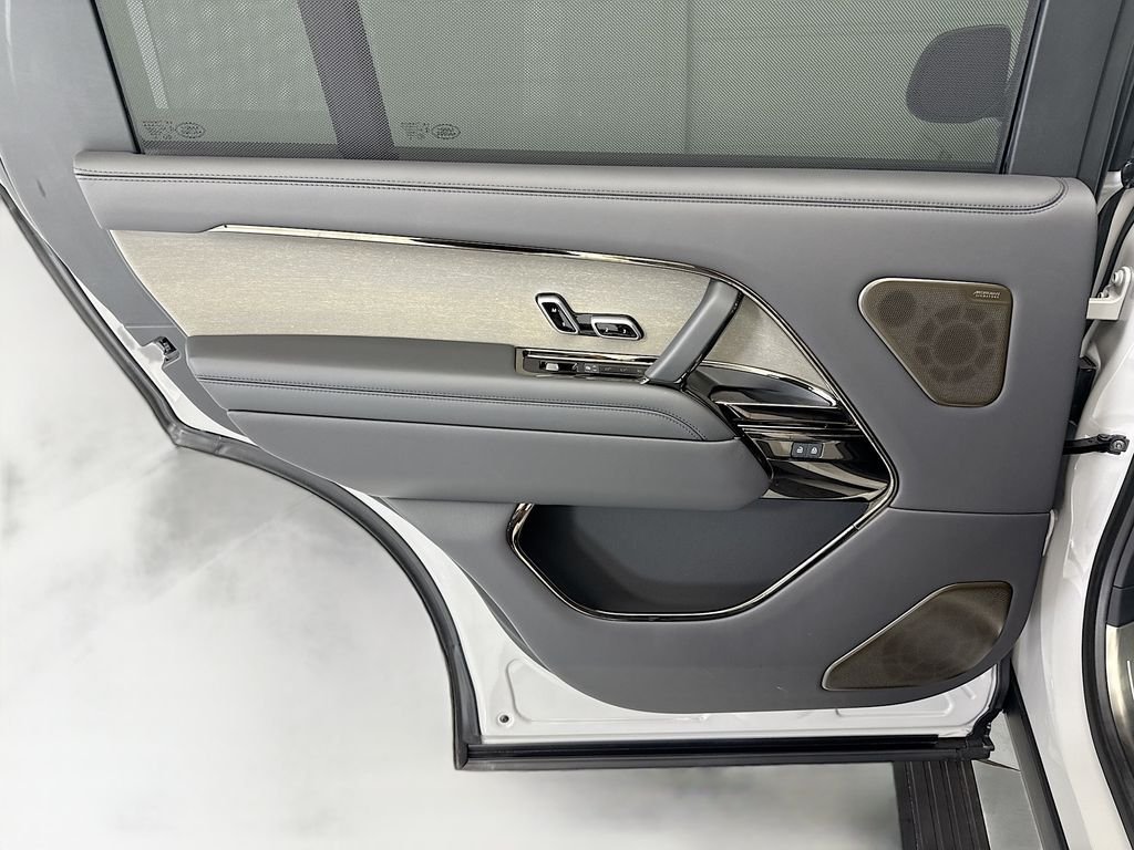 New 2026 Borasco Grey LAND ROVER SV Signature Suite image 25