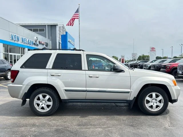 Used 2009 Light Graystone Pearl Jeep Laredo image 12