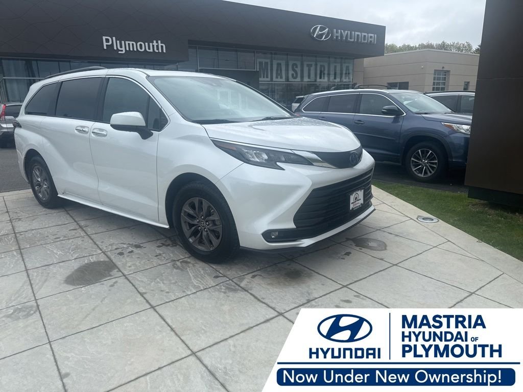 Used 2025 Beige Toyota XLE image 1