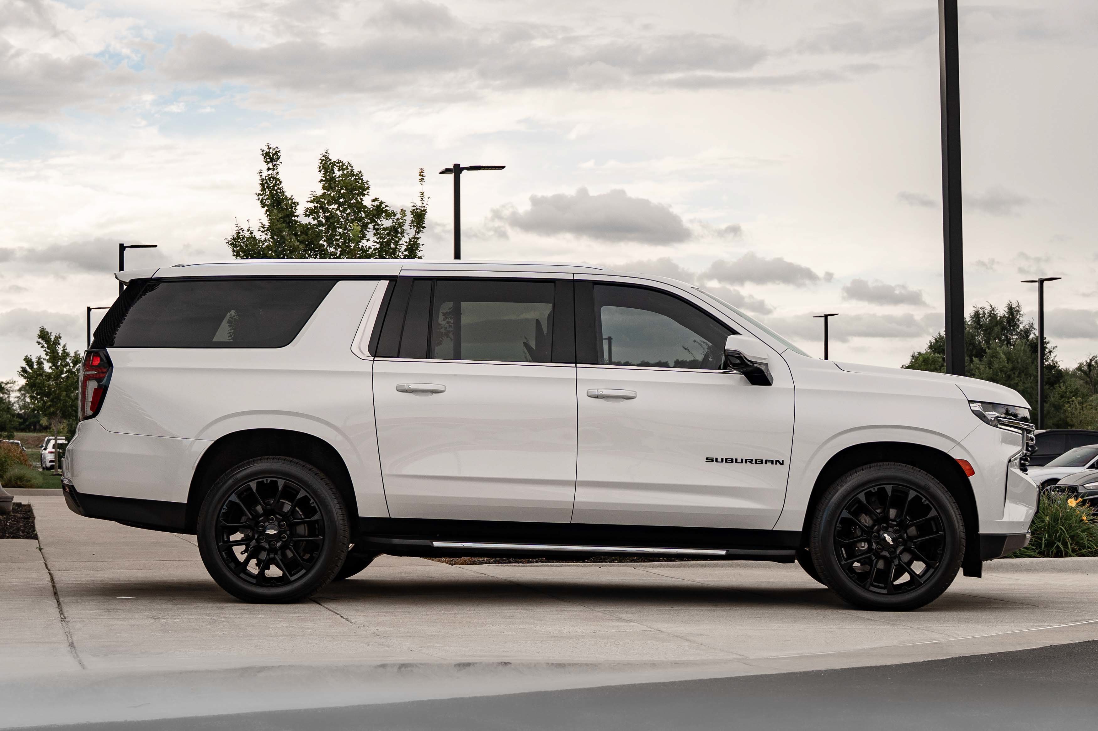 Used 2022 Iridescent Pearl Tricoat Chevrolet LT image 3