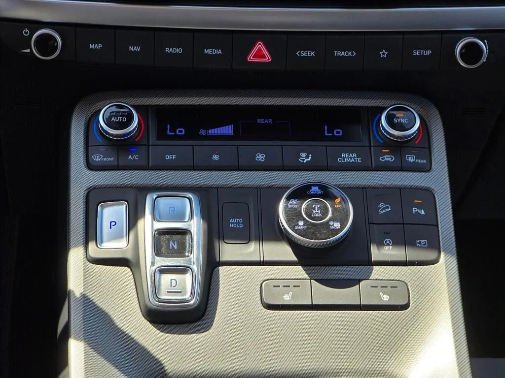 Used 2025 Silver Hyundai SEL image 17
