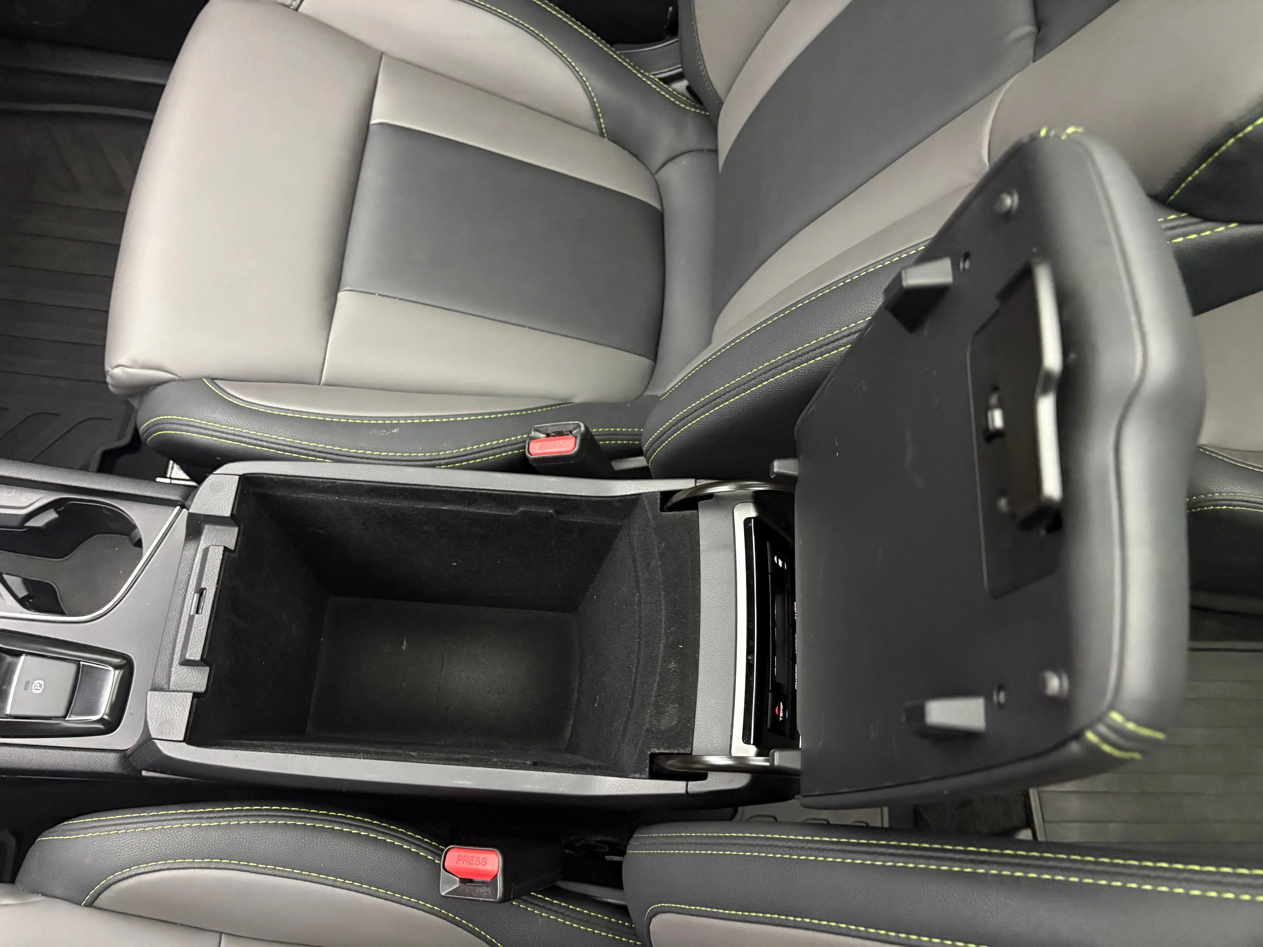 Used 2025 Crystal Black Silica Subaru Onyx Edition image 31