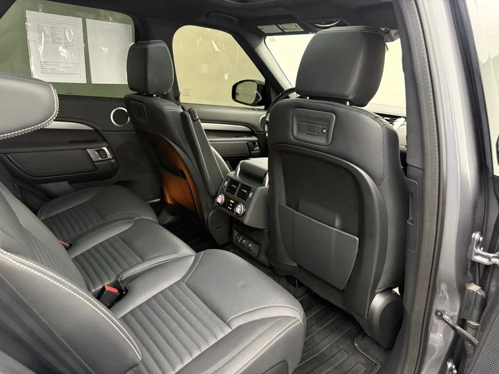 Used 2023  Land Rover S R-Dynamic image 34
