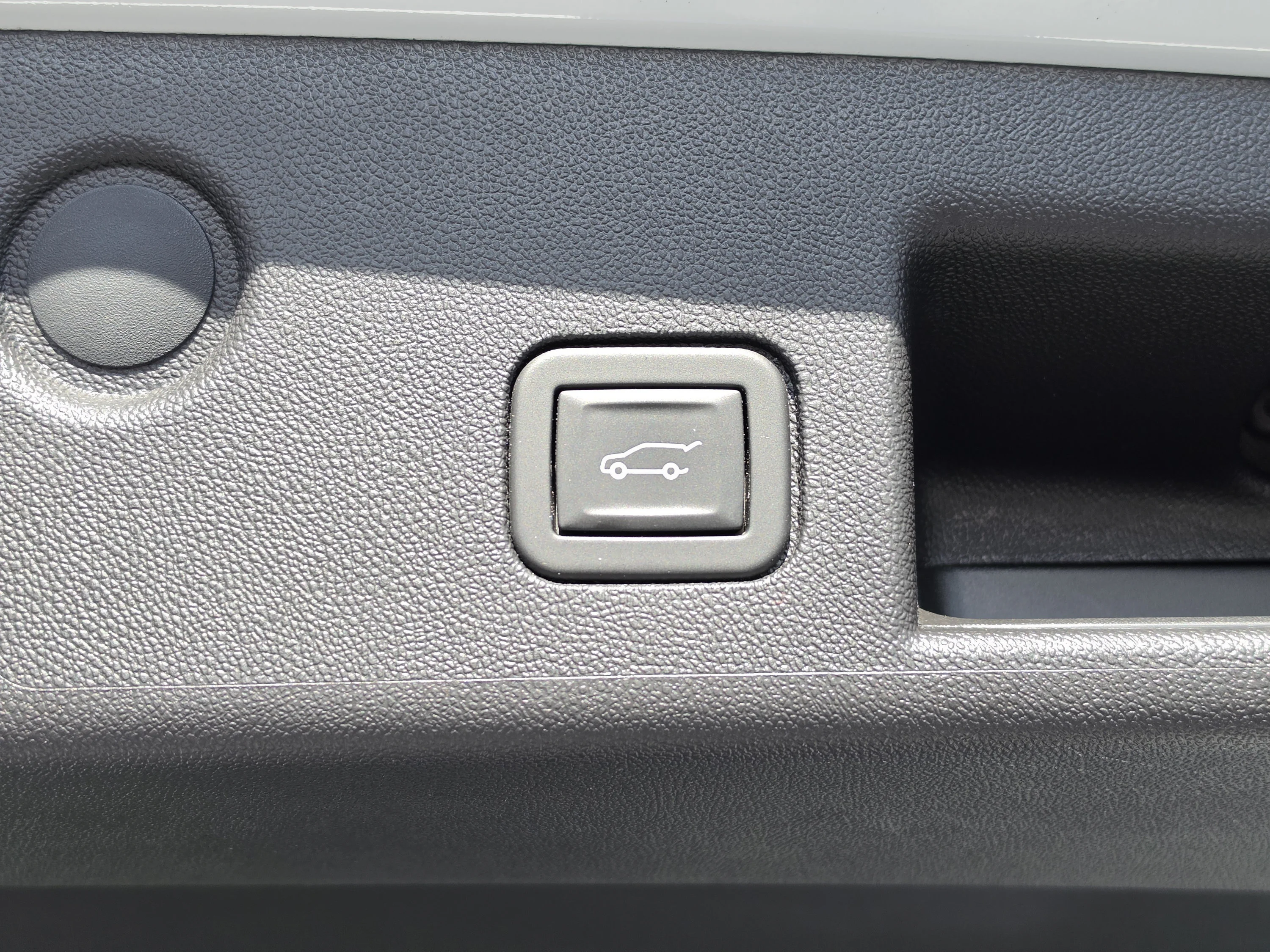 Used 2024 Summit White Chevrolet LT image 16