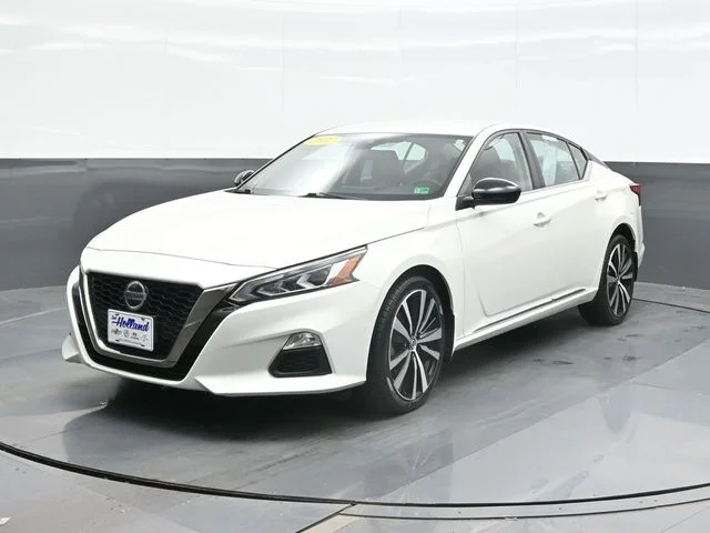 Used 2022 White Nissan 2.5 SR image 1