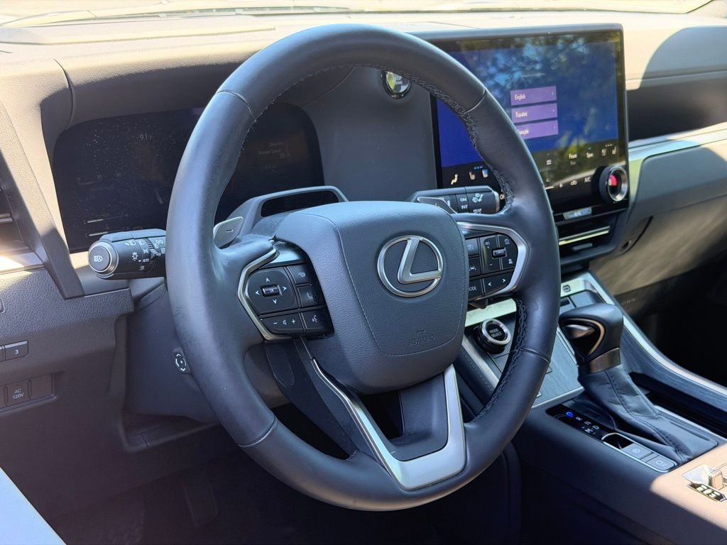 Used 2024  Lexus 550 Premium+ image 23