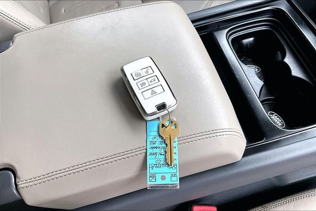 Used 2020 White Land Rover HSE image 10