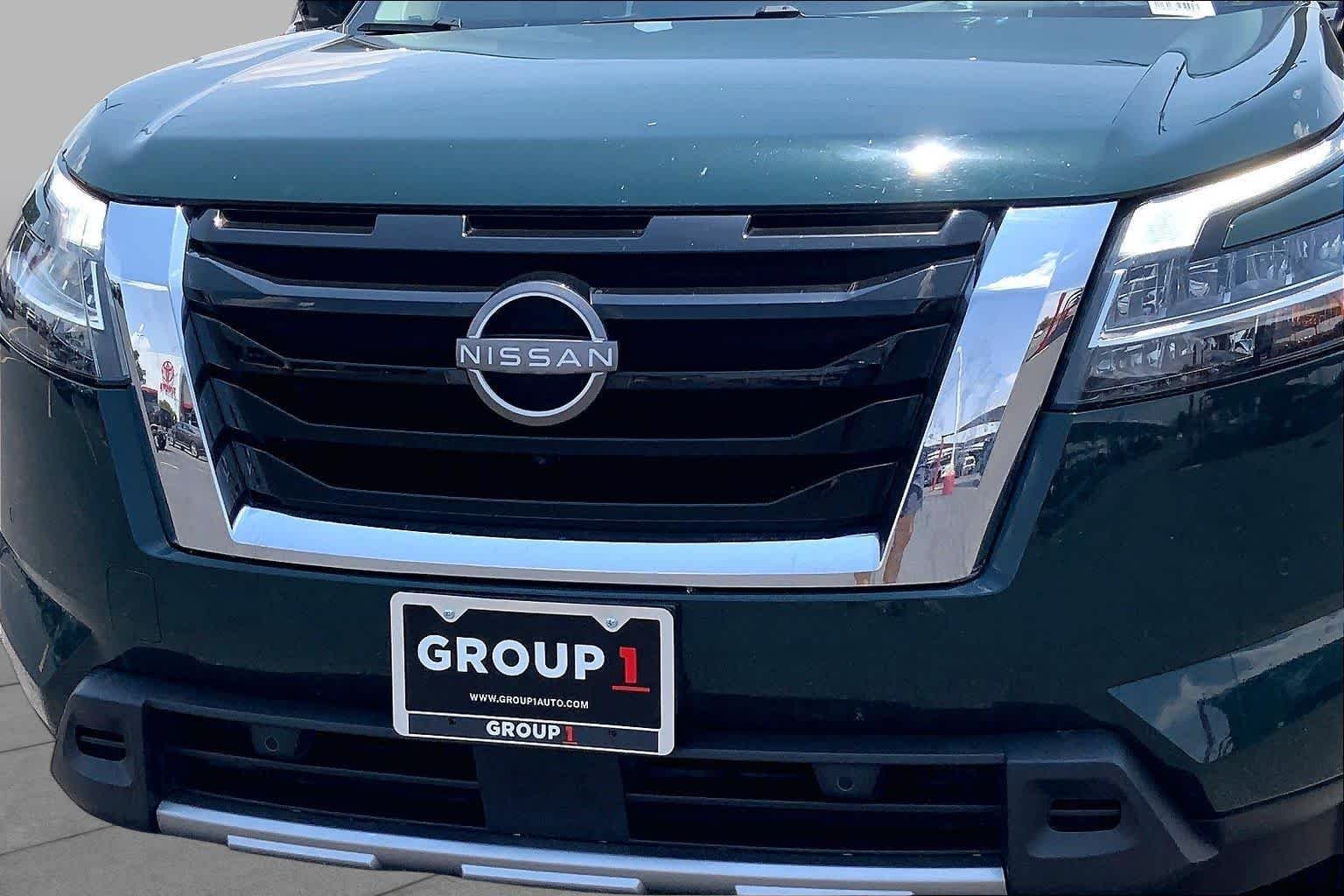 Used 2023 Obsidian Green Pearl Nissan Platinum image 30
