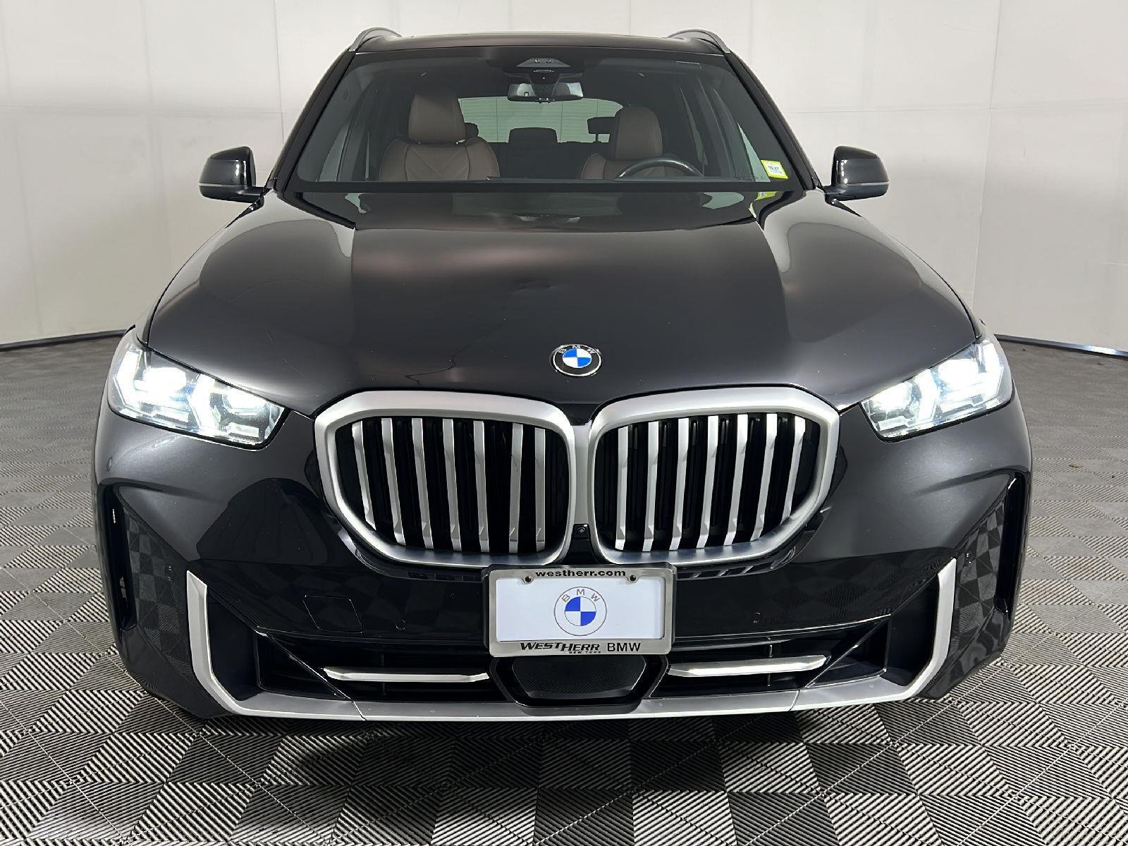 Used 2025 Black Sapphire Metallic BMW xDrive40i image 13
