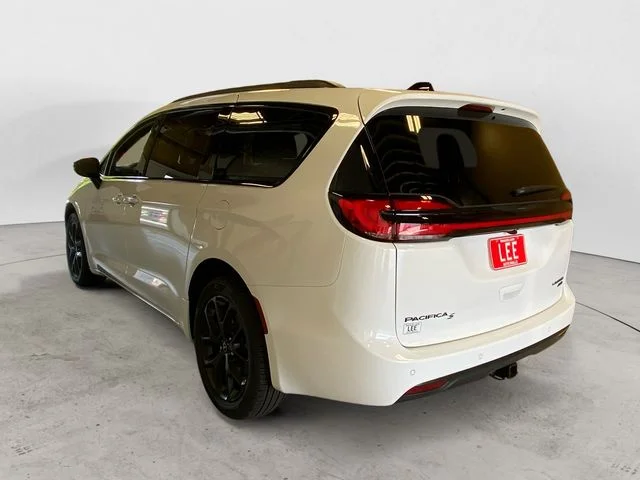 New 2026 White Chrysler Limited image 3