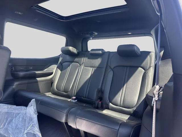 New 2026 High Gloss Black Exterior Paint Jeep Limited Reserve image 11