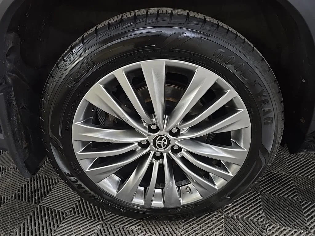 Used 2023 Black Toyota Platinum image 14