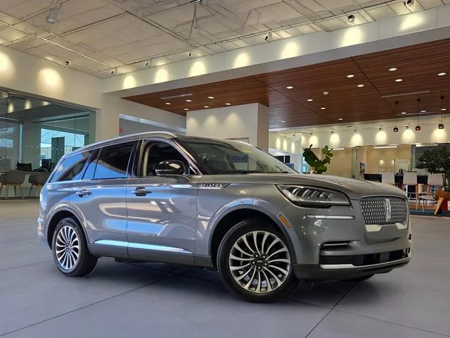 Used 2023 Gray Lincoln Reserve image 31