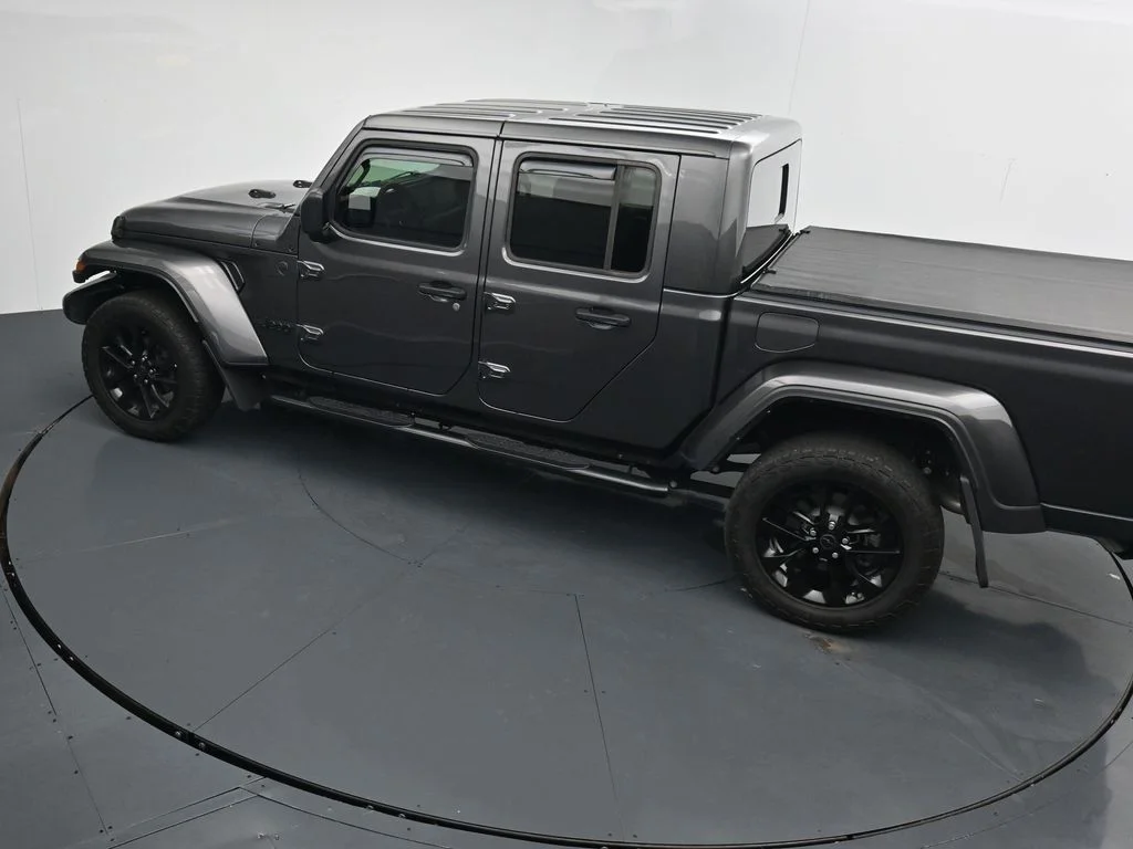 Used 2025 Gray Jeep Nighthawk image 27