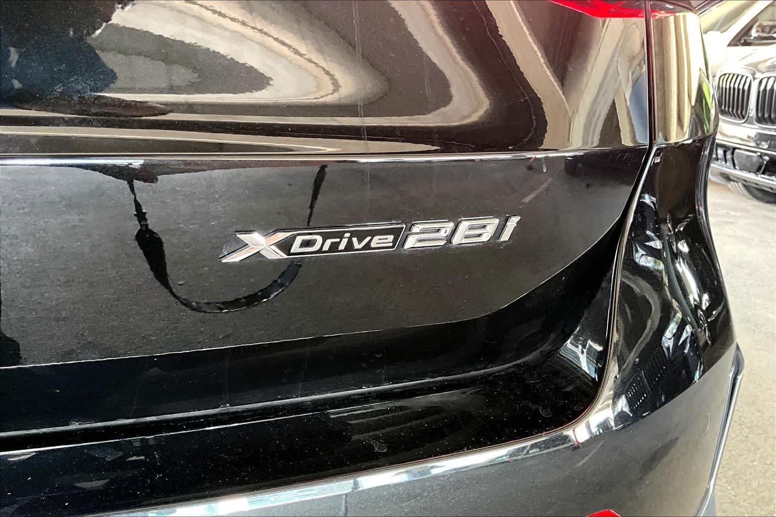 Used 2023 Black Sapphire Metallic BMW xDrive28i image 9