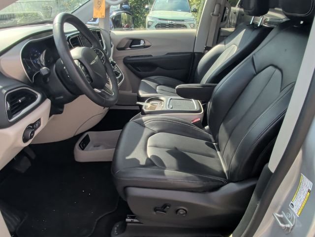 Used 2024 Silver Chrysler Touring L image 21
