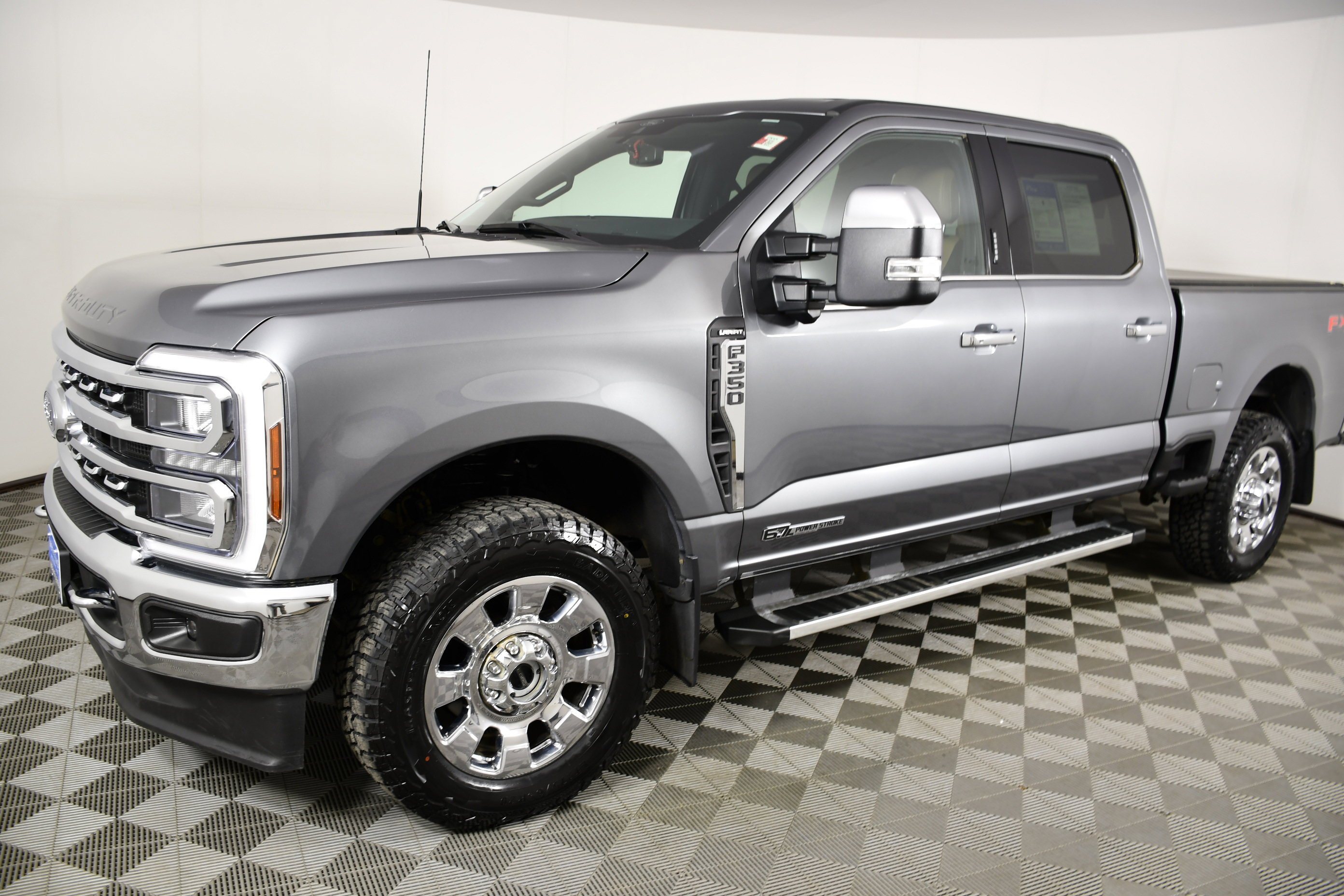 Used 2024 Gray Metallic Ford LARIAT image 10