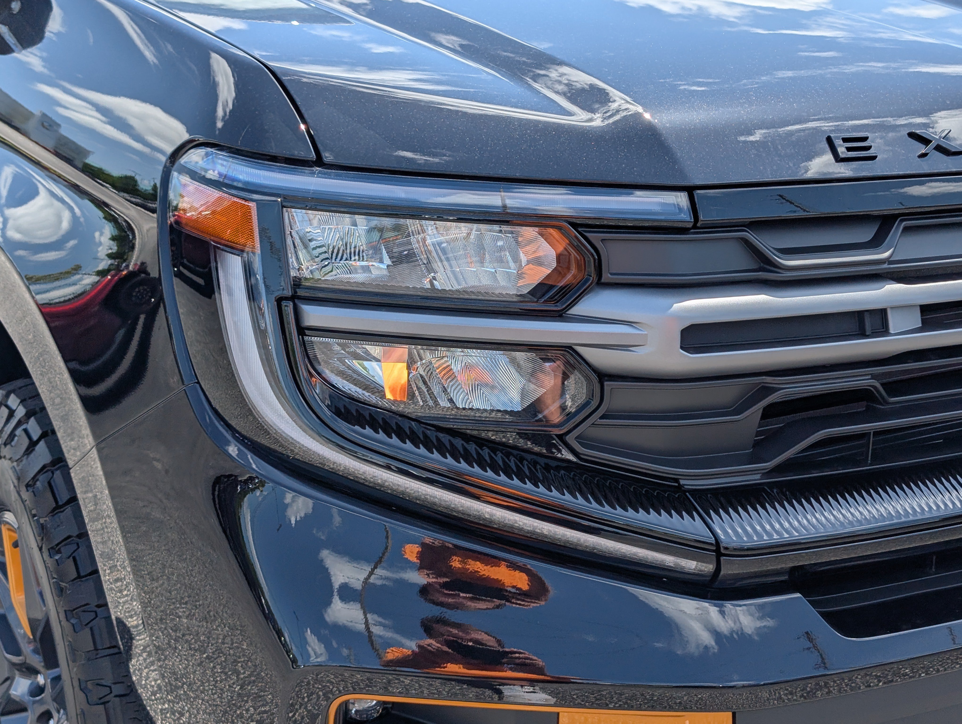 New 2027 Agate Black Metallic FORD Tremor® image 5