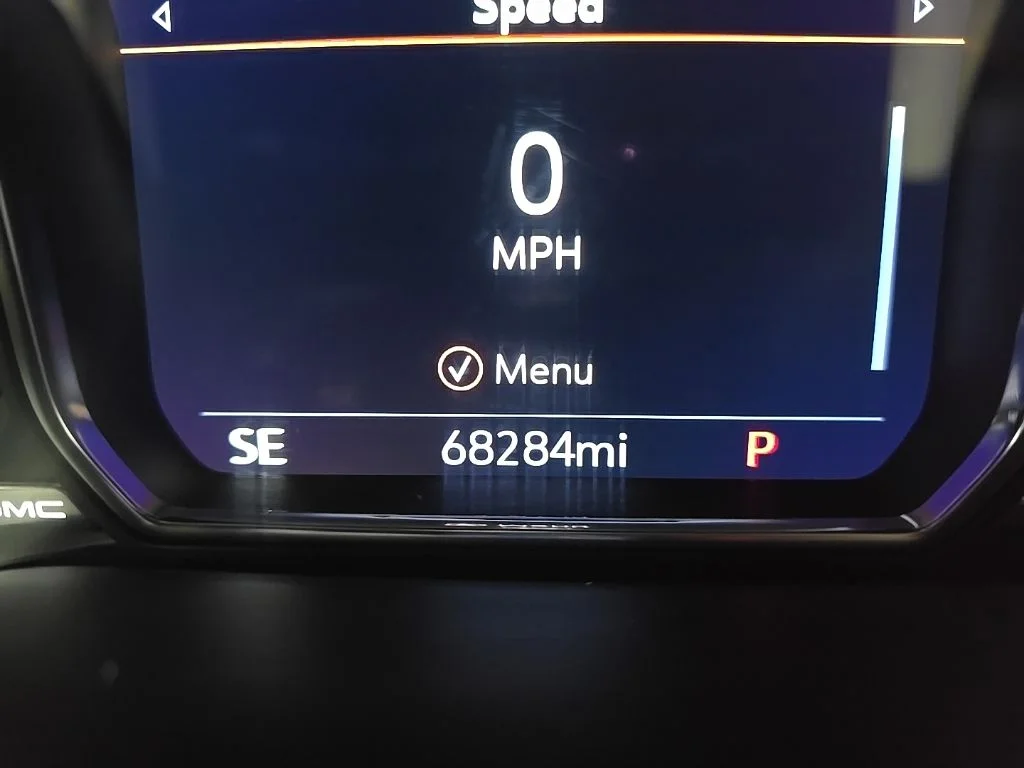 Used 2021 White GMC Denali image 23
