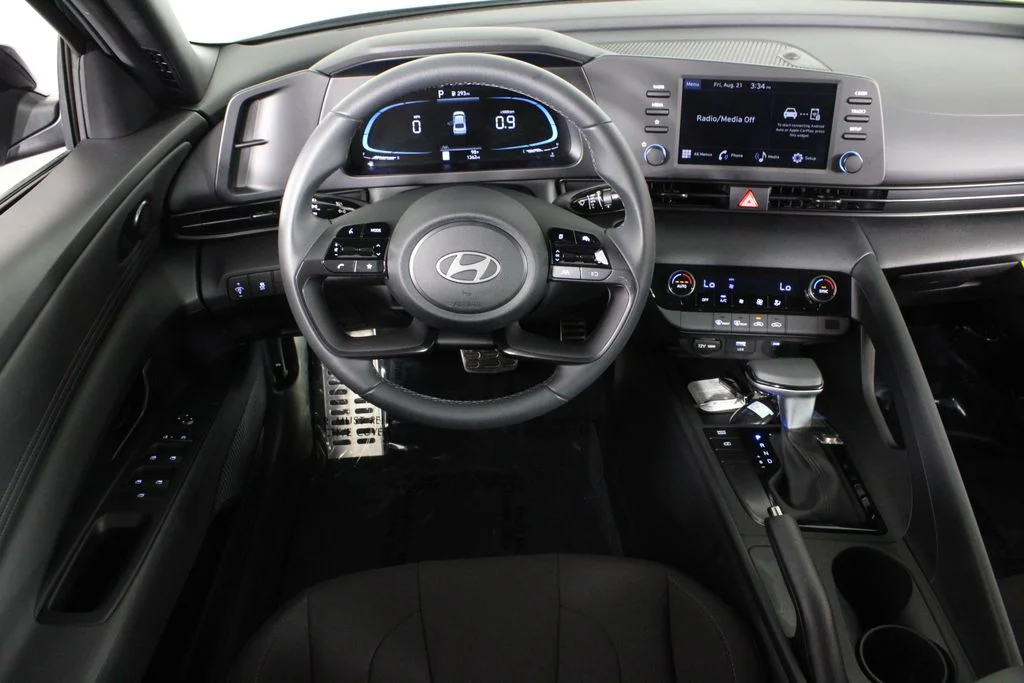 Used 2026 Black Hyundai SEL Sport image 8